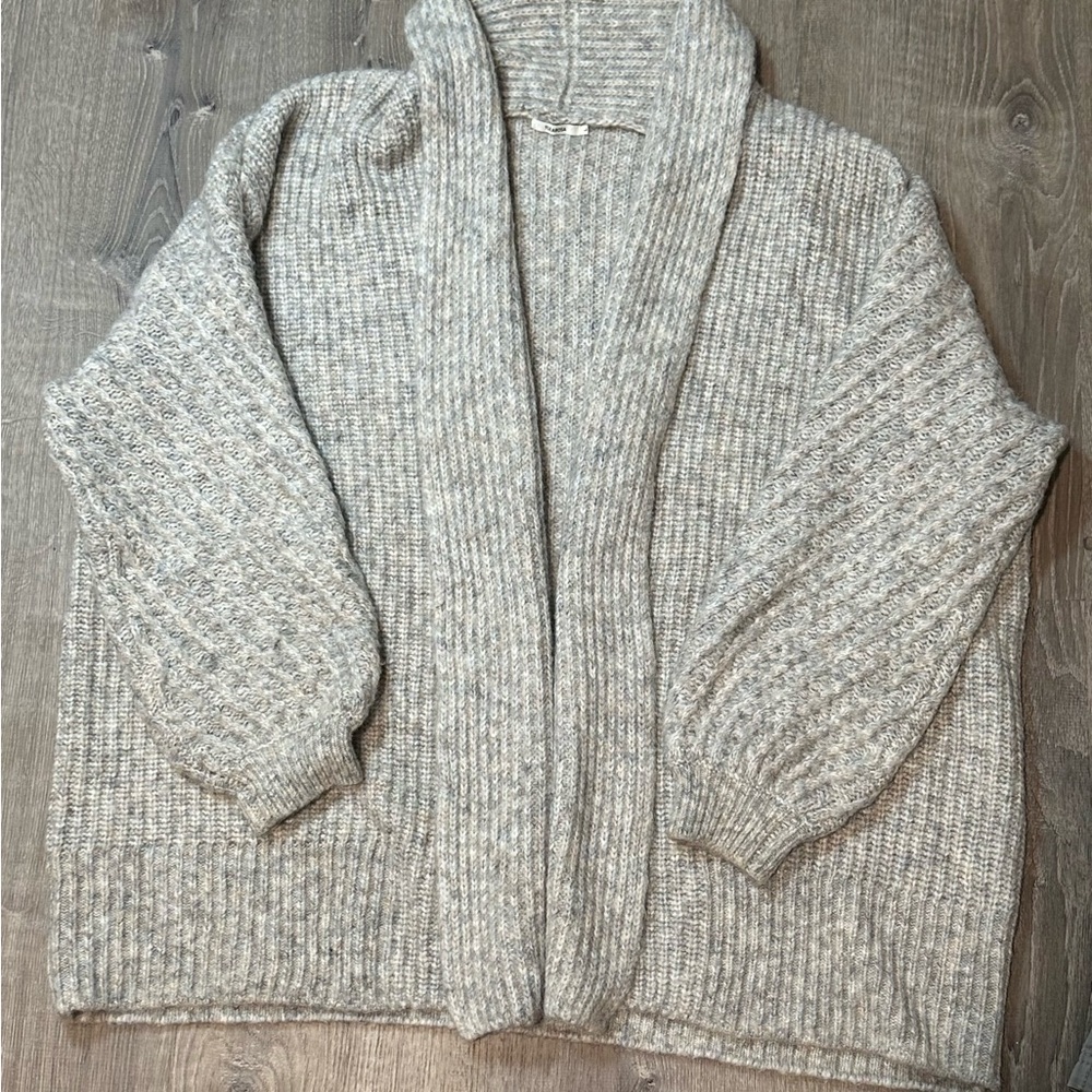 Tularosa Cozy Ribbed Knit Sweater in Heathered Gray